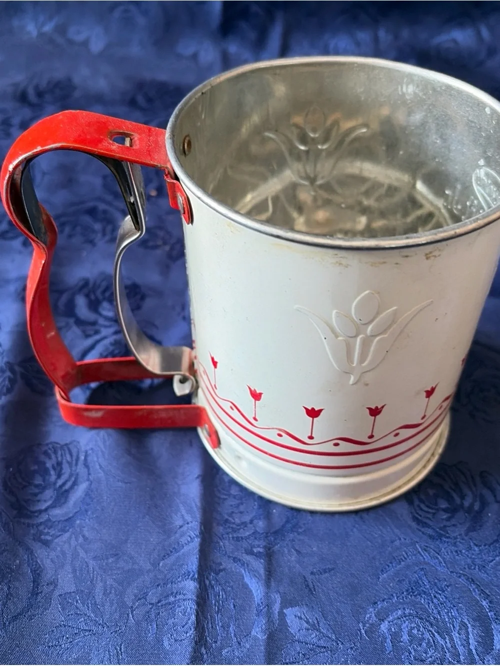 VTG Androck Embossed Hand-I-Sift Flour Sifter
